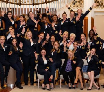 perbandingan kerja kapal pesiar vs hotel