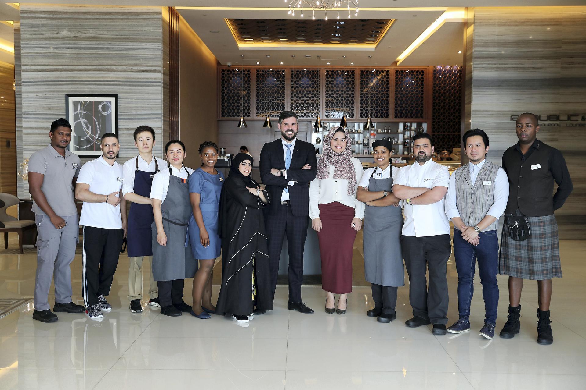cara kerja di hotel dubai