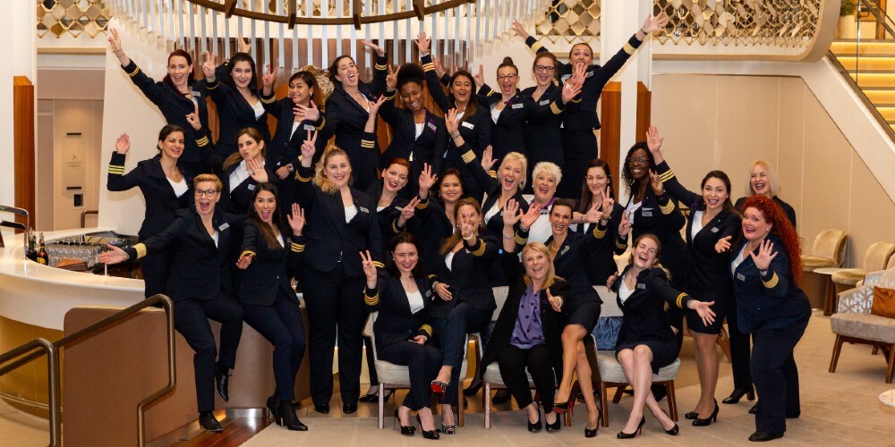 perbandingan kerja kapal pesiar vs hotel