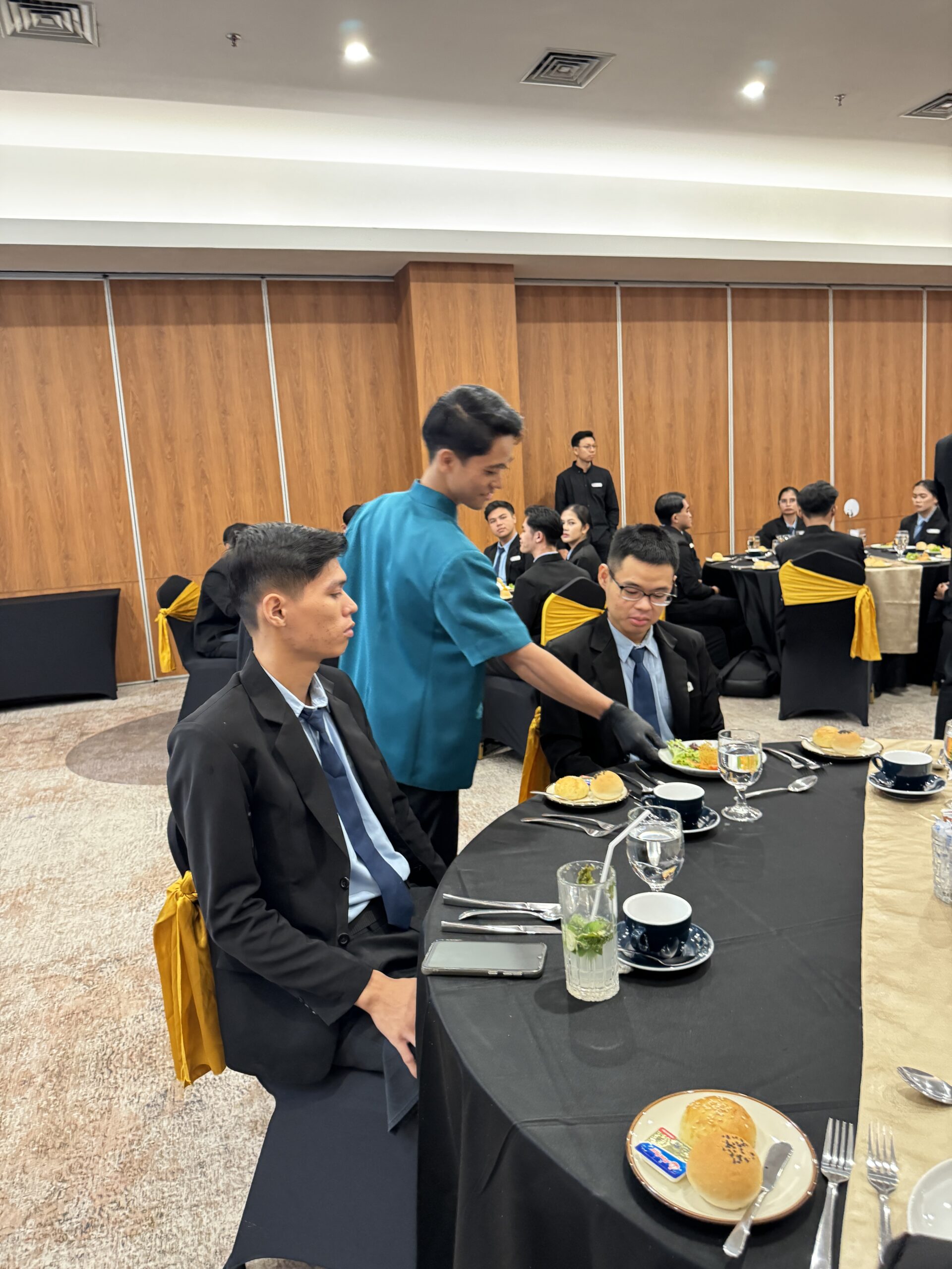 food and beverage service hotel