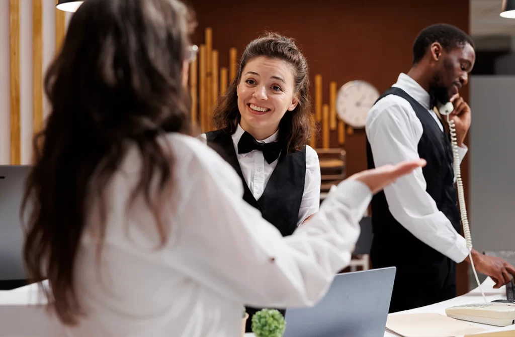 sistem shift kerja di hotel