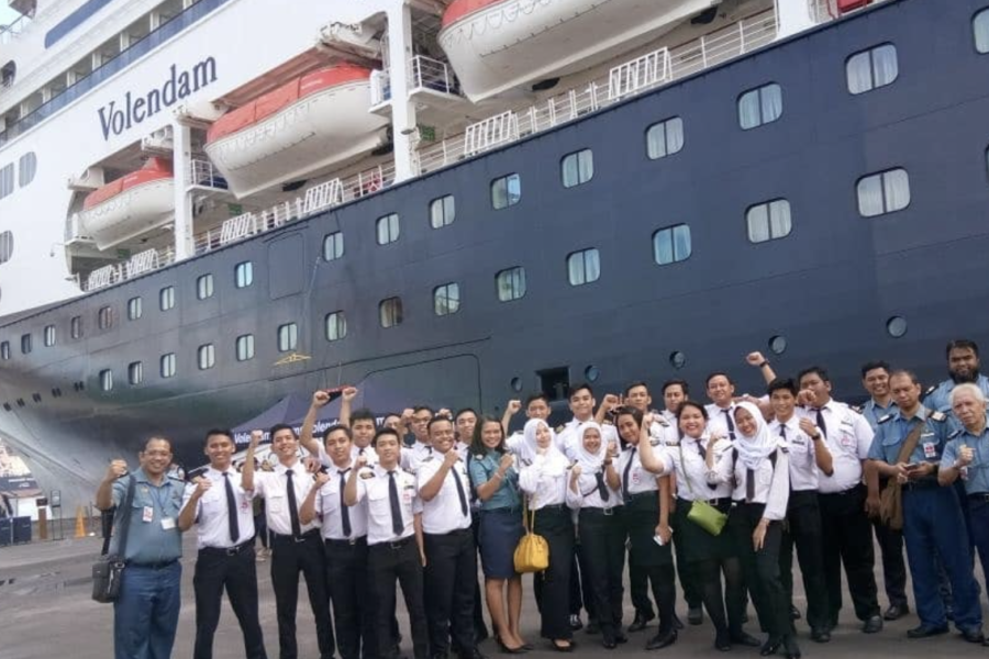bahasa inggris hospitality untuk kapal pesiar