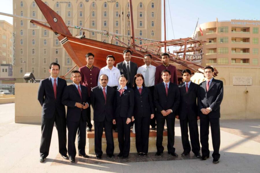 V1tQX7ev-Oasis-Court-Hotel kehidupan staff hotel di Timur Tengah