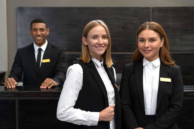 images (10) keuntungan kerja hospitality di Timur Tengah